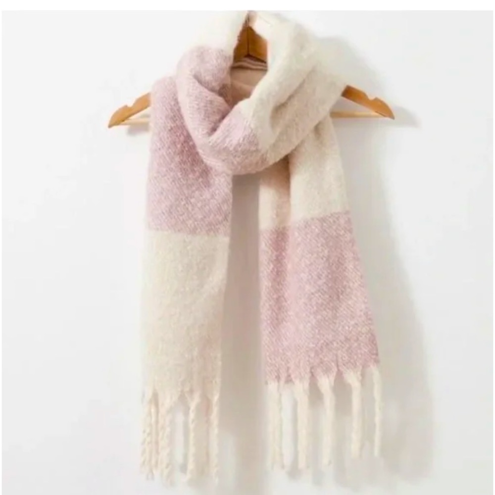 Gentle Fawn Huntington Fringed Scarf Pale Pink Off White Plaid Womens 65x15 NWT